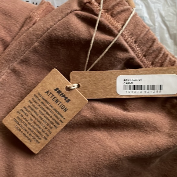 SALE ! Skims leggings - Picture 2 of 3